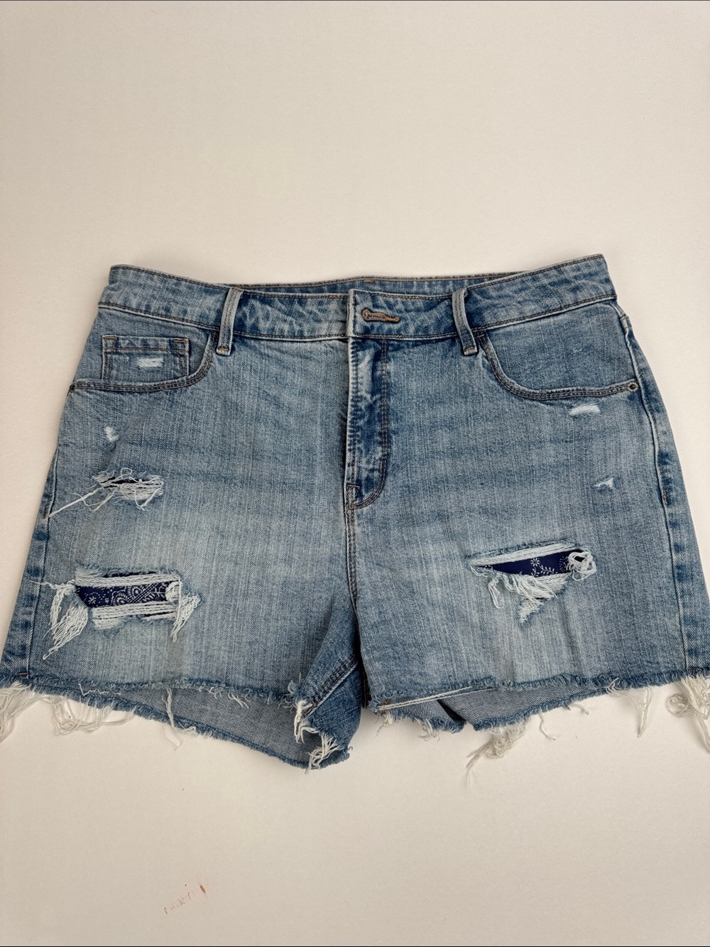 Old Navy Women’s Light Blue Distressed Women's Denim Shorts